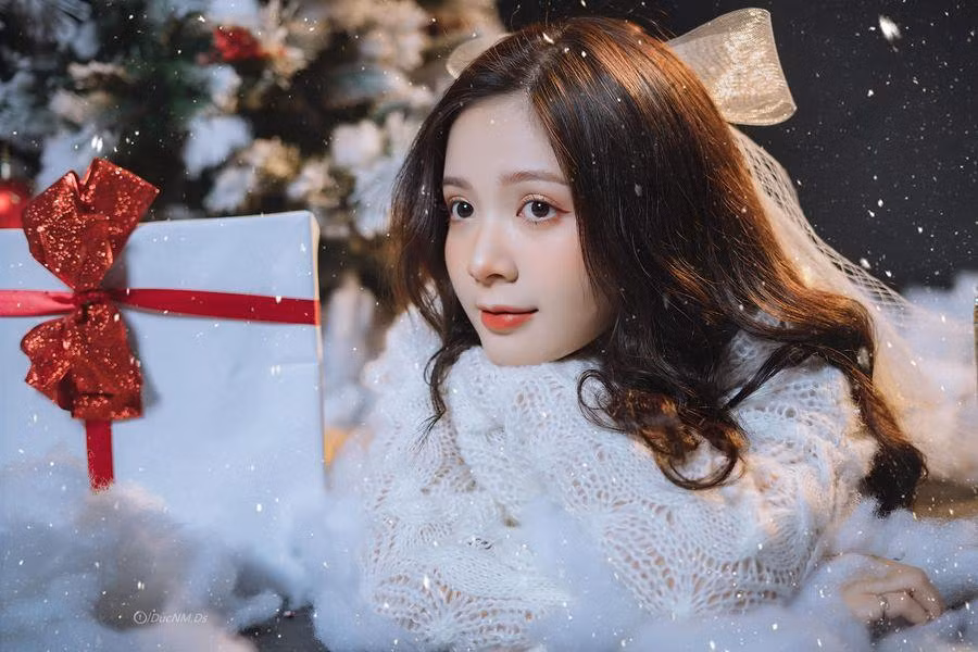 Diễn viên trẻ Ngọc Huyền (Mặt Nạ Gương) khoe loạt ảnh đón Noel xinh như công chúa.