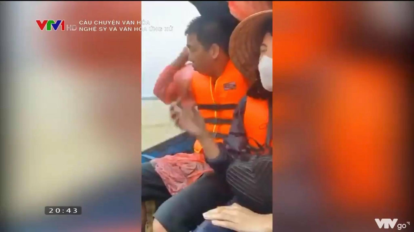 Vợ chồng Thủy Tiên - Công Vinh được VTV1 chỉ đích danh với những giấy tờ chứng nhận chung chung không có giá trị chứng minh.