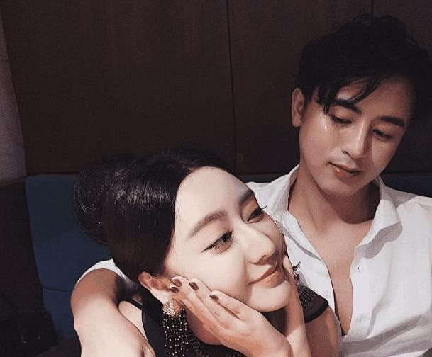 Sau khi khi ly dị, hiện cô đang hạnh phúc với cuộc tình mới.