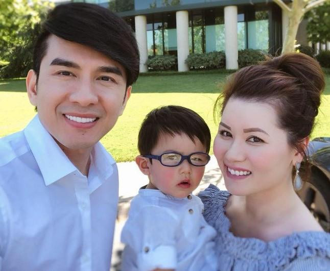 Sau khi kết hôn, Thủy Tiên ở Mỹ để điều hành công ty tài chính. Trong khi đó, Đan Trường vẫn tất bật với các hoạt động giải trí tại Việt Nam nhưng anh vẫn luôn sắp xếp thời gian về Mỹ thăm vợ con.