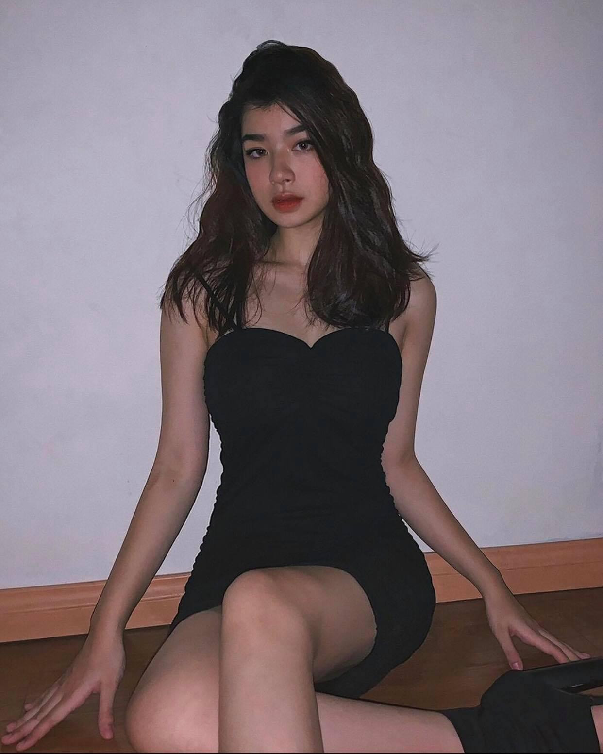 Trên trang cá nhân của mình, cách phối đồ toát lên vẻ trưởng thành, quyến rũ của cô nàng gen Z cũng nhận được rất nhiều lời tán dương.