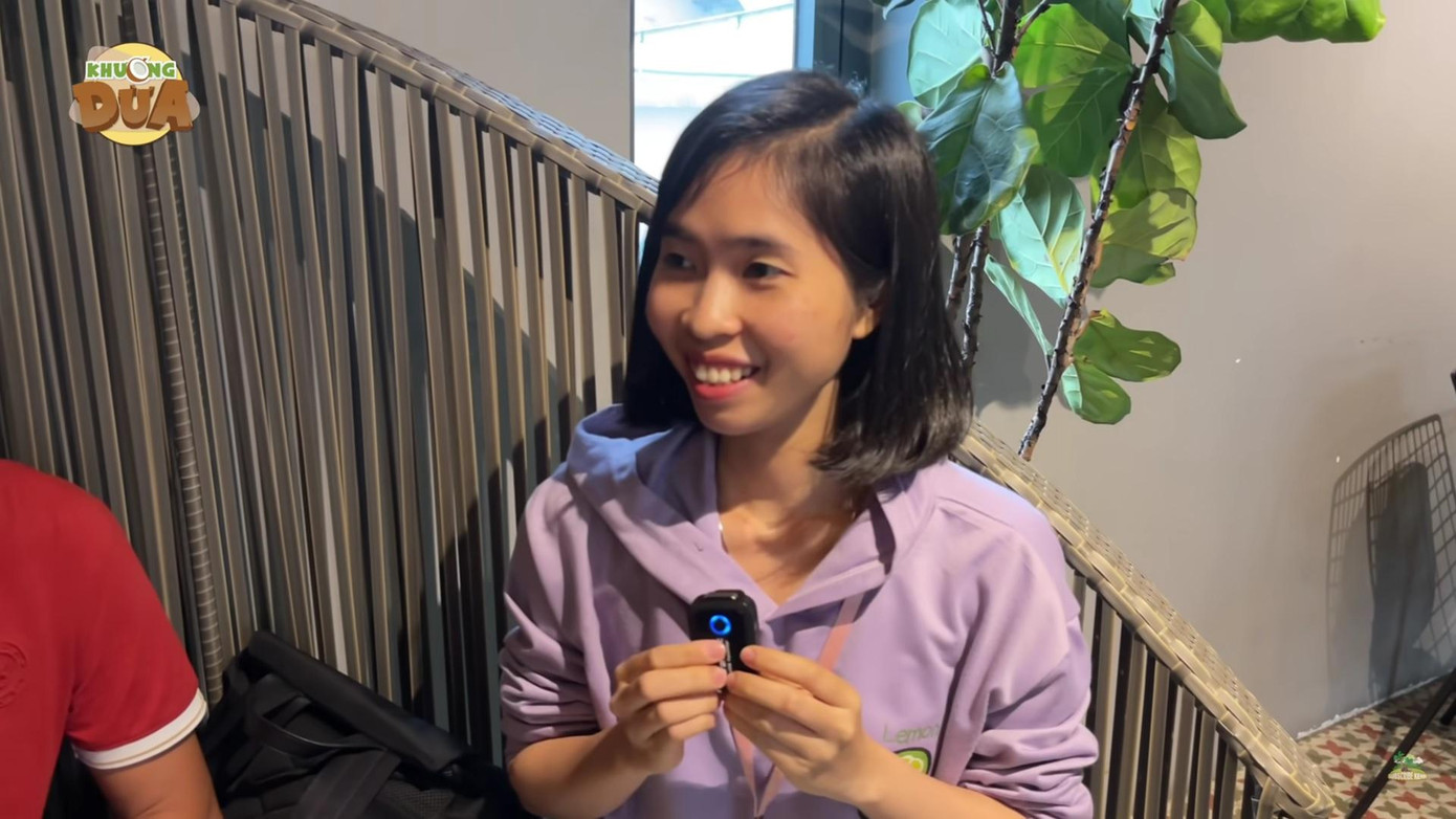 Hiện cô đang đầu quân làm biên kịch cho công ty của Khương Dừa Hiện cô đang đầu quân làm biên kịch cho công ty của Khương Dừa