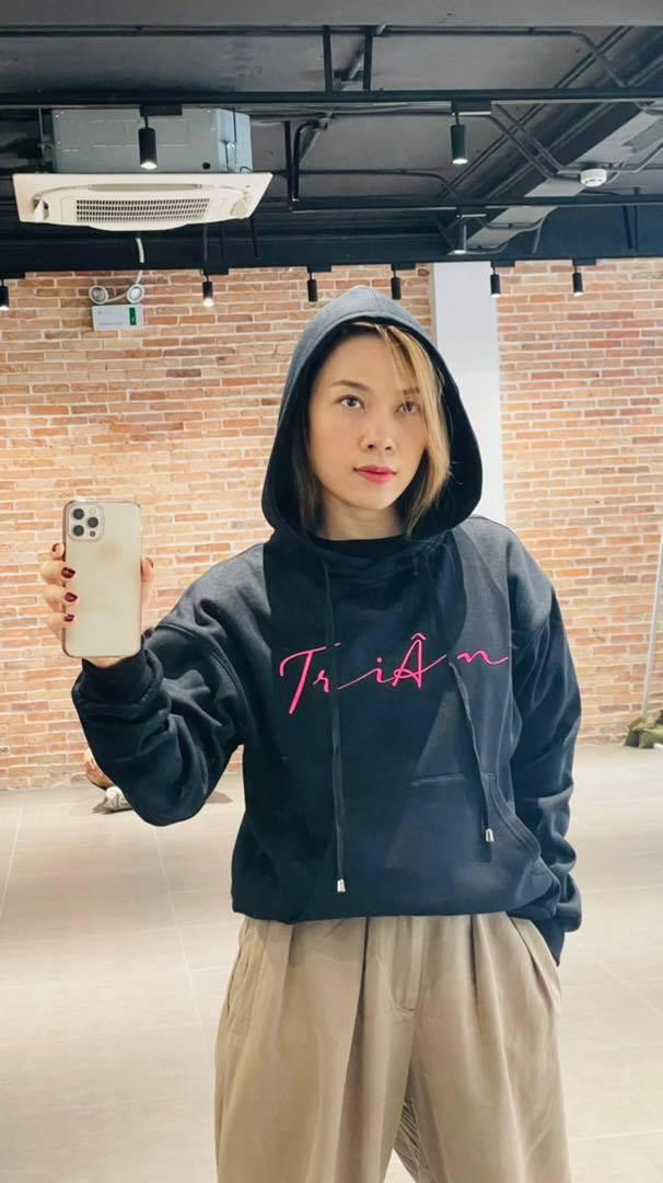 Hiện, Mỹ Tâm đang dồn sức chuẩn bị cho liveshow "Tri Âm" sẽ diễn ra ở cả Hà Nội và TP. Hồ Chí Minh tới đây, để cùng khán giả tổng kết chặng đường âm nhạc của “họa mi tóc nâu” kể từ khi ra mắt đến hiện tại