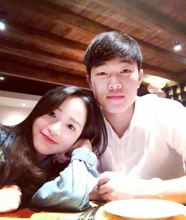 Xuân Trường và bạn gái Nhuệ Giang. Ảnh: FBNV.