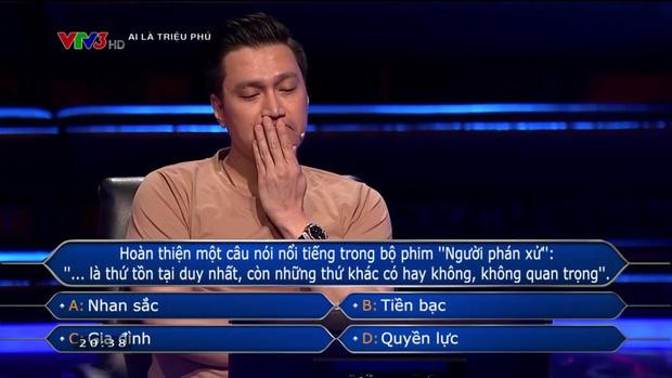 Câu hỏi về cố NSND Hoàng Dũng khiến Việt Anh xúc động Câu hỏi về cố NSND Hoàng Dũng khiến Việt Anh xúc động