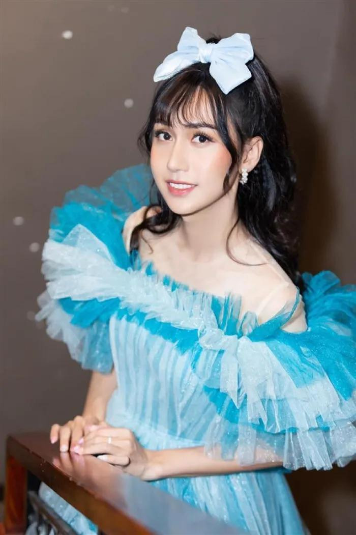 Lynk Lee tiết lộ đã tiến hành hầu hết các cuộc phẫu thuật cần thiết, cô mong muốn chỉnh thêm dây thanh quản để giọng nói mềm mại, nữ tính hơn.