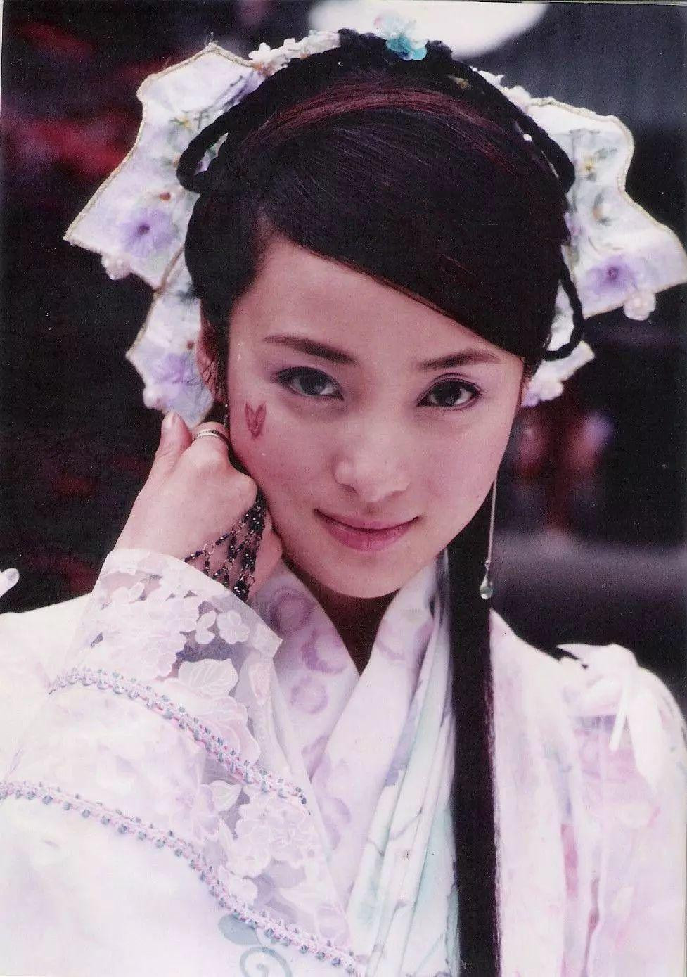 Đệ Nhị Mộng có vết bớt hình trái tim trên mặt Đệ Nhị Mộng có vết bớt hình trái tim trên mặt