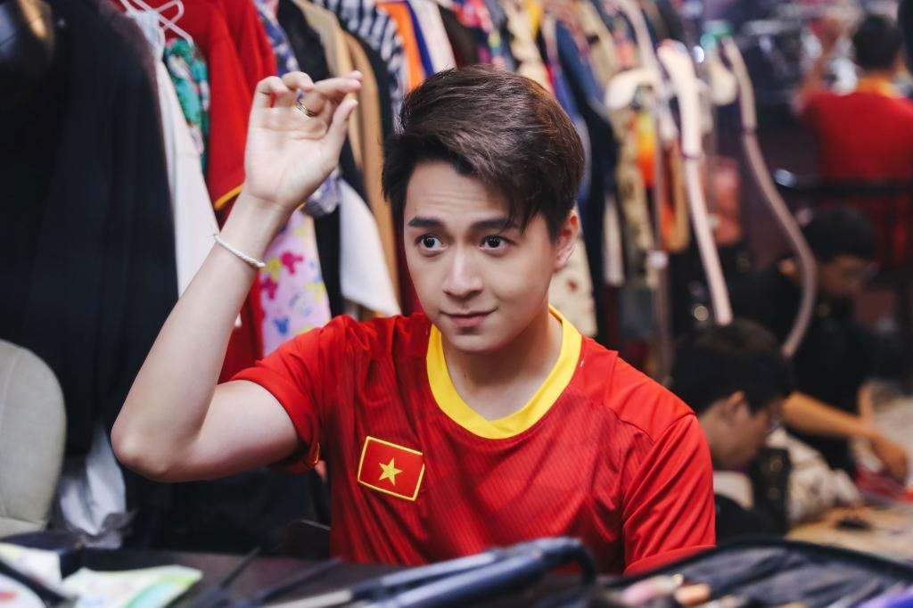 Ngô Kiến Huy tiếp tục tham gia mùa 2 dù trước đó có nhiều tin đồn nam ca sĩ nổi tiếng vắng mặt. Trên trang cá nhân, anh cập nhật nhiều hình ảnh luyện tập sức khỏe để chuẩn bị thể lực cho chương trình sắp tới.