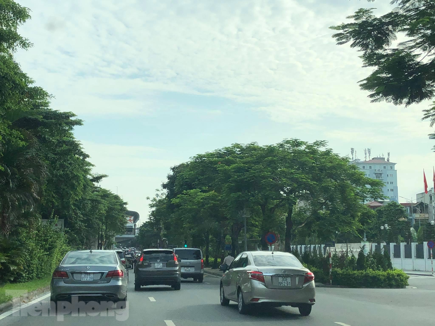 Một số hình ảnh người dân tham gia giao thông được phóng viên ghi lại sáng 2/8.