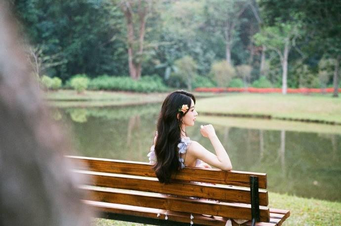 Sau 4 tháng ly hôn với Phùng Thiệu Phong, bà mẹ một con tích cực tham gia các hoạt động giải trí và ngày càng rạng rỡ, xinh đẹp.