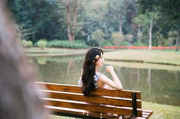 Sau 4 tháng ly hôn với Phùng Thiệu Phong, bà mẹ một con tích cực tham gia các hoạt động giải trí và ngày càng rạng rỡ, xinh đẹp.