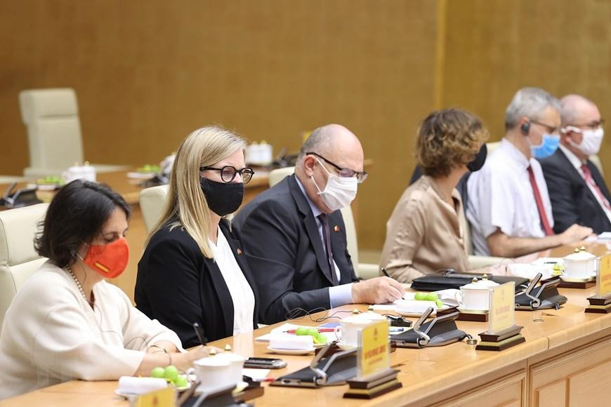 Đại sứ và đại diện doanh nghiệp châu Âu tại Việt Nam tham dự buổi làm việc. (Ảnh: Dương Giang/TTXVN)