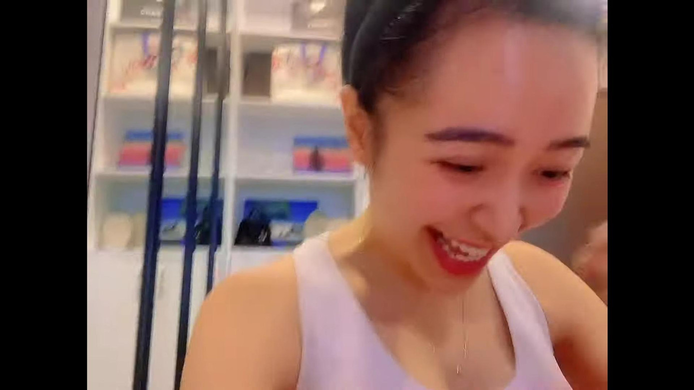 Cô vui mừng khi nhận được kết quả âm tính ở ngày thứ 11 Cô vui mừng khi nhận được kết quả âm tính ở ngày thứ 11