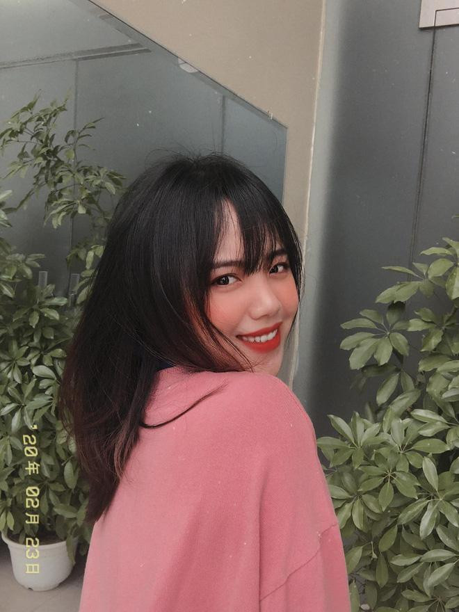 Ngoài đời, &quot;cô gái tổng đài&quot; Trà My sở hữu ngoại hình đáng yêu, ưa nhìn