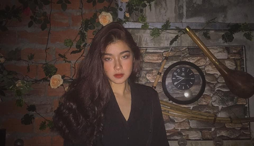 Xuất thân từ một gia đình có bố là diễn viên nổi tiếng, mẹ là diễn viên múa, Hoài Anh định hướng theo đuổi nghệ thuật và được gia đình ủng hộ. Song song với việc học văn hóa, hiện tại cô đang học đàn tranh ở Học viện Âm nhạc Quốc gia. Bên cạnh đó, thanh nhạc cũng là đam mê không nhỏ của cô: “Tôi vẫn đang cố gắng rèn luyện giọng hát hằng ngày để có thể thực hiện được ước mơ và đam mê mình đã theo đuổi”, Hoài Anh chia sẻ.