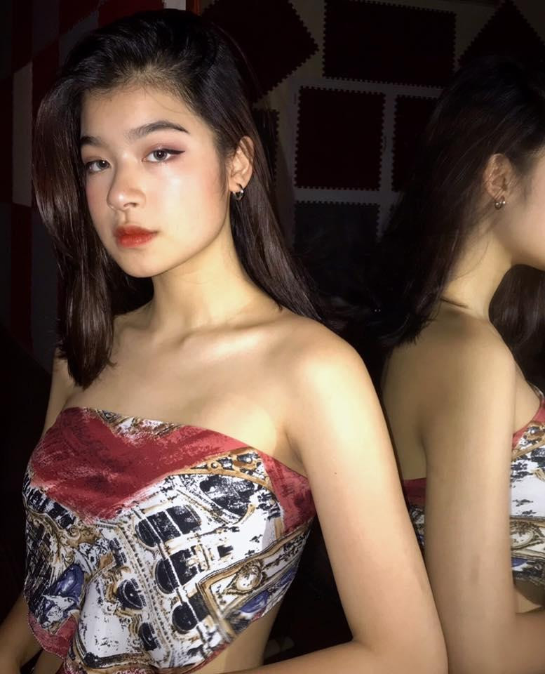 Hoài Anh càng lớn càng “trổ mã”, gương mặt sắc nét lại thêm phong cách thời trang cực “chất” thu hút ánh nhìn của mọi người.