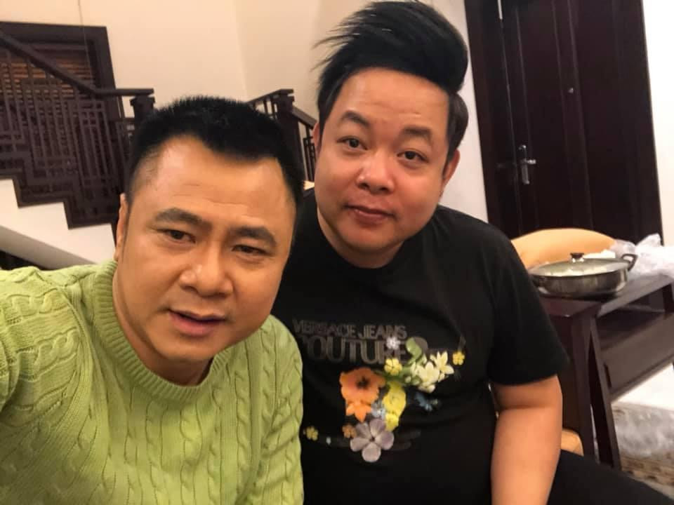 Bức ảnh Tự Long chụp cùng Quang Lê tại Xuân phát tài 2021 Bức ảnh Tự Long chụp cùng Quang Lê tại Xuân phát tài 2021