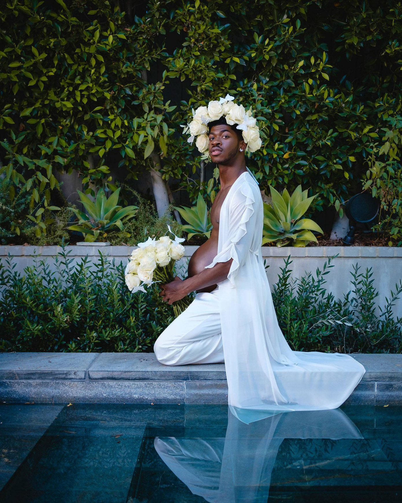 Buổi chụp hình được thực hiện để quảng bá cho “đứa con tinh thần&quot; sắp chào đời vào ngày 17/9 tới đây. Lil Nas X sẽ ra mắt album Montero.