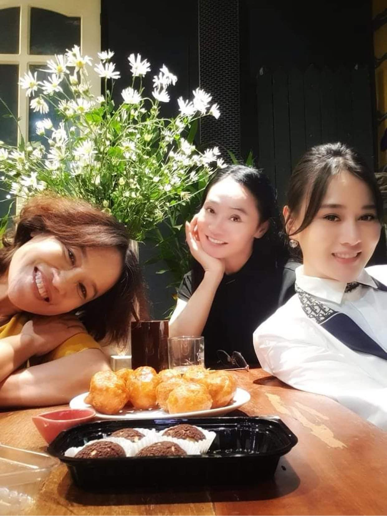 Bộ 3 nhiều lần chia sẻ ảnh lên mạng xã hội trong những dịp đi chơi cùng nhau.