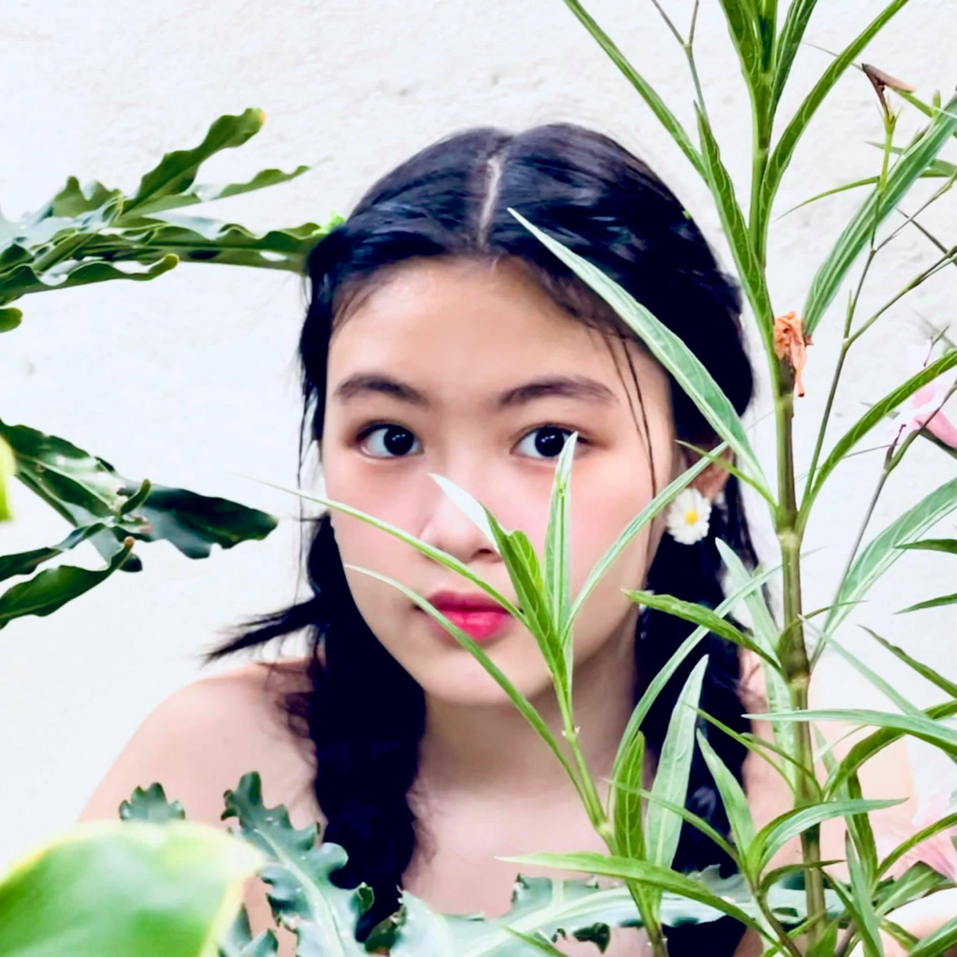 Bộ ảnh của Lọ Lem ngay sau khi đăng tải đã đón nhận được sự hưởng ứng của đông đảo cư dân mạng. Sau 1 giờ đăng tải, bài đăng của bà xã Quyền Linh nhận được gần 40 nghìn lượt thích cùng hàng nghìn bình luận, chia sẻ.