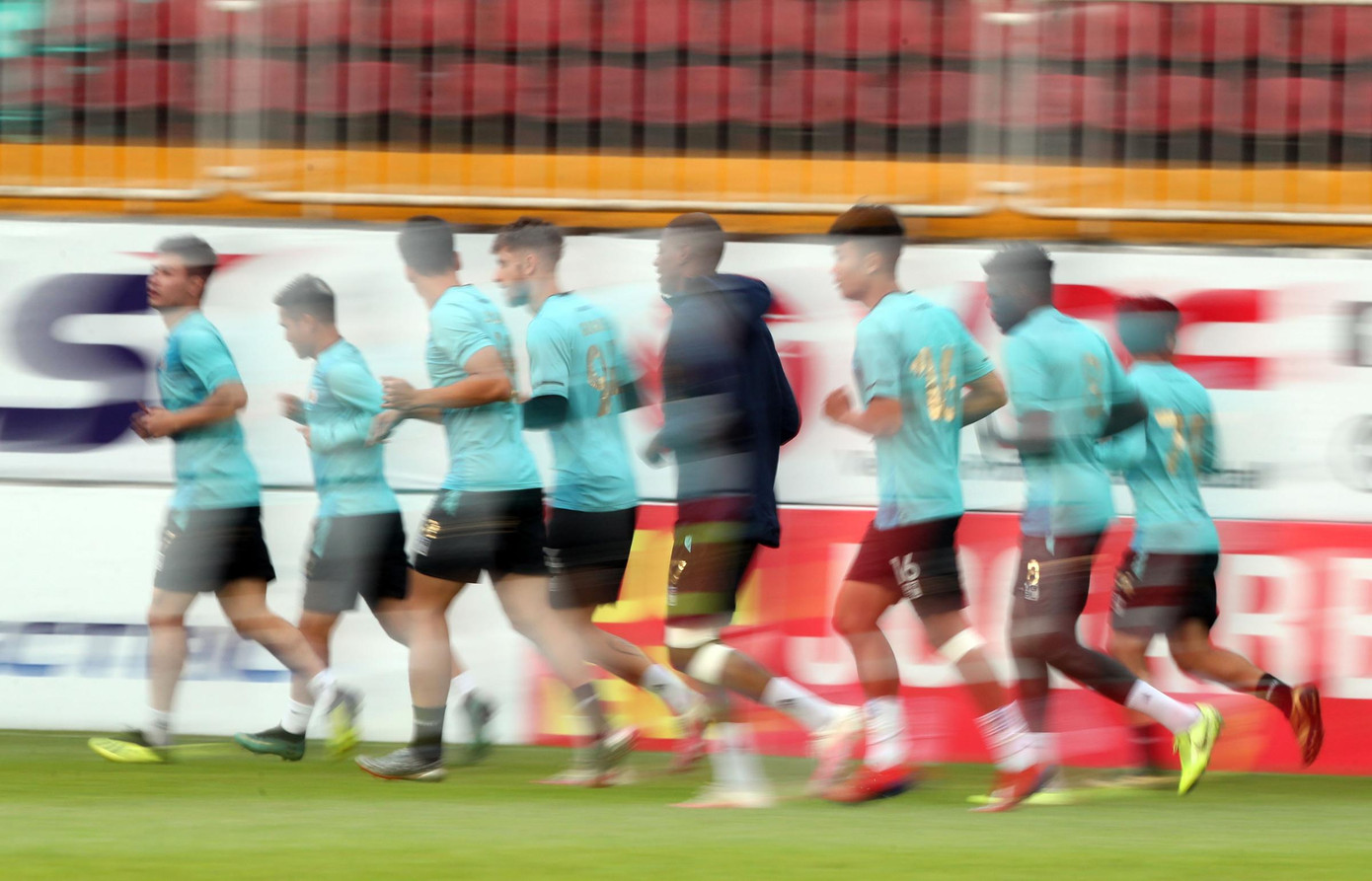 Để đảm bảo bí mật về chiến thuật, đội Á quân V-League 2020 chỉ để truyền thông và khán giả theo dõi 15 phút đầu buổi tập, sau đó chuyển sang tập kín.