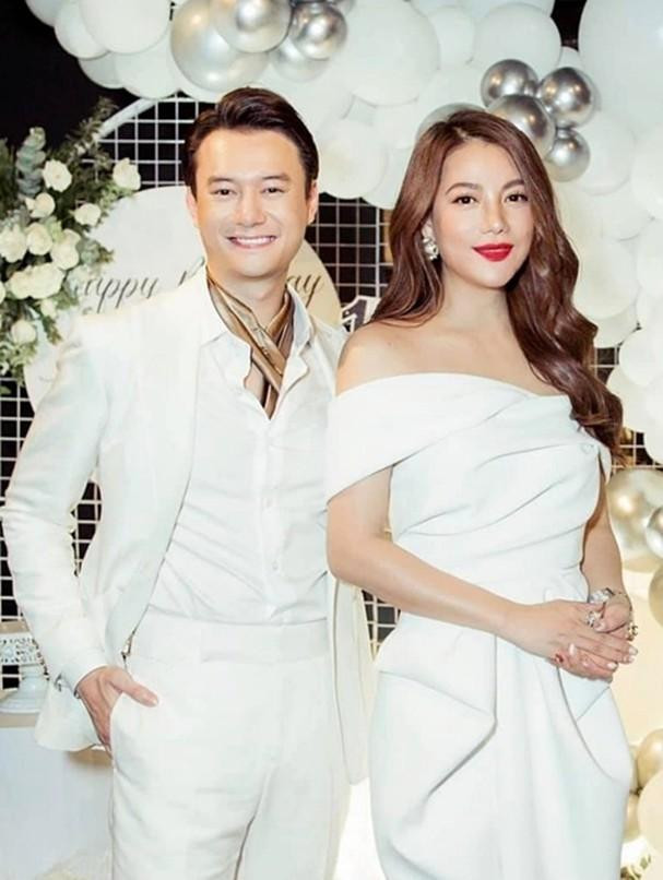 Sau khoảng 2 năm quen nhau, nữ diễn viên “Áo lụa Hà Đông” và tình trẻ kém 14 tuổi nhận được nhiều lời chúc phúc từ khán giả và đồng nghiệp. Đa số đều bình luận cả hai rất xứng đôi.