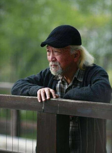 Hình ảnh râu tóc bạc phơ của Lý Bảo Điền ở tuổi 74 Hình ảnh râu tóc bạc phơ của Lý Bảo Điền ở tuổi 74