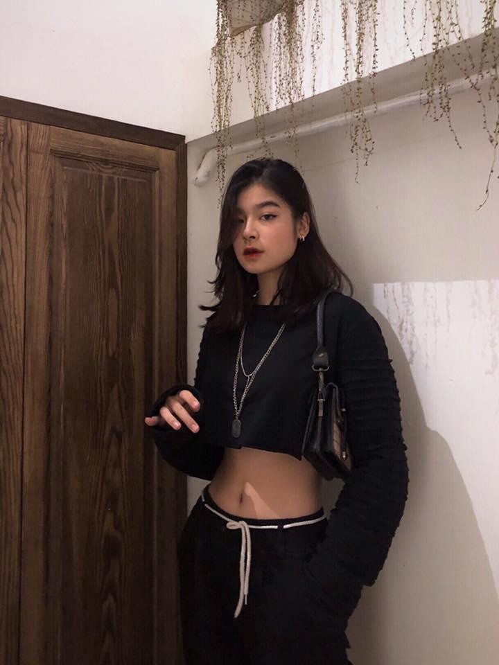 Võ Hoài Anh (sinh năm 2005) là con gái thứ hai của diễn viên “Vua bãi rác” Võ Hoài Nam. Ở độ tuổi 16, cô nhận được nhiều sự chú ý và lời khen ngợi vì vì nhan sắc xinh đẹp, phong cách thời trang cá tính, hiện đại.