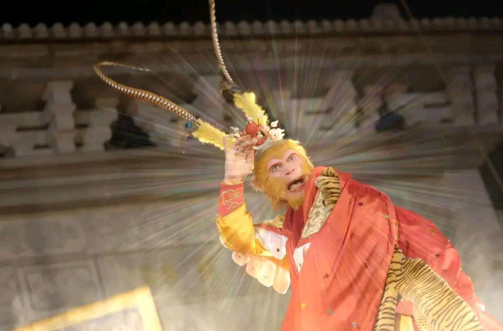 Lục Tiểu Linh Đồng tái hiện hình ảnh Tề Thiên Đại Thánh ở tuổi 62 Lục Tiểu Linh Đồng tái hiện hình ảnh Tề Thiên Đại Thánh ở tuổi 62