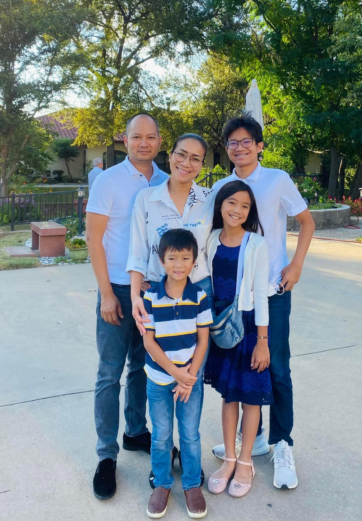 Gia đình ca sĩ Hồng Ngọc.