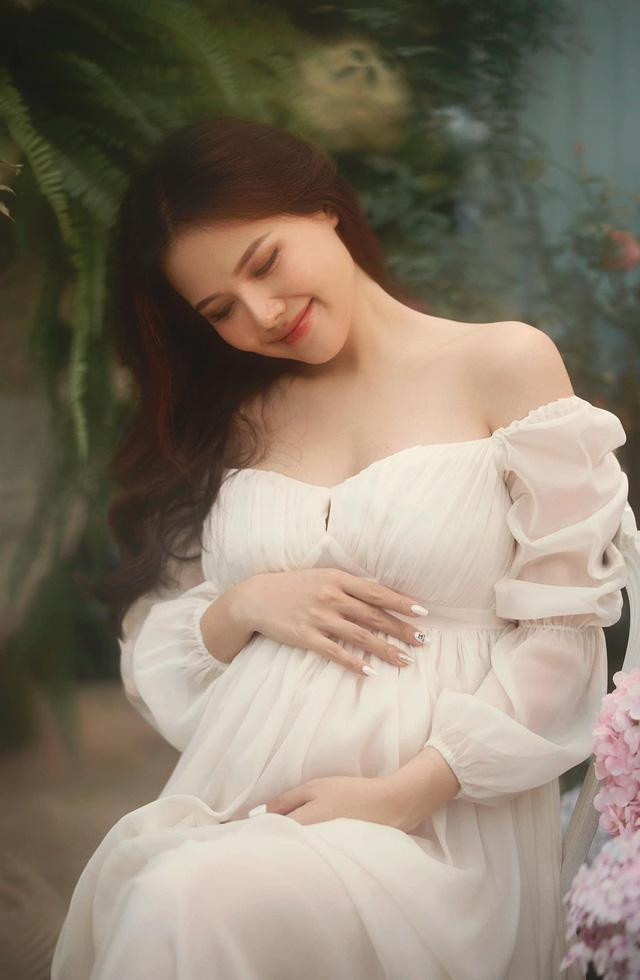 "Một trong những điều tuyệt vời nhất cuộc đời người phụ nữ đó là được làm mẹ”, Phanh Lee chia sê đầy hạnh phúc