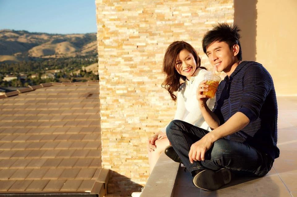 Lấy nhau không lâu, Đan Trường bị một fan nữ cáo buộc anh lấy vợ để trả nợ. Tuy nhiên, Thủy Tiên đã lên tiếng bác bỏ thông tin, đồng thời khẳng định cô luôn tin tưởng chồng, không đánh đổi hôn nhân với tiền bạc.