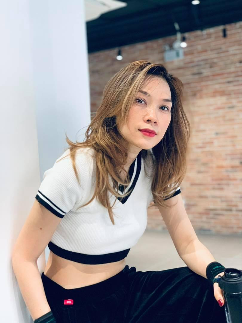 Những tấm hình trong buổi luyện tập của giọng ca “Người hãy quên em đi” khiến người hâm mộ thổn thức