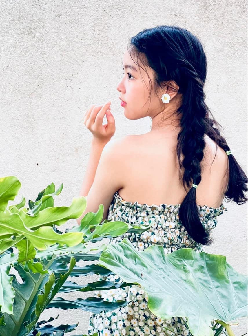 Nhiều ý kiến ngợi khen vẻ đẹp trong sáng của Lọ Lem: “Nét đẹp của bé thật thánh thiện và trong ngần. Bé hội tụ nét đẹp của cả ba và mẹ”, “Bé xinh quá, như hoa hậu tương lai đó chị Thảo ơi. Em rất yêu mến và ngưỡng mộ gia đình anh chị”,…