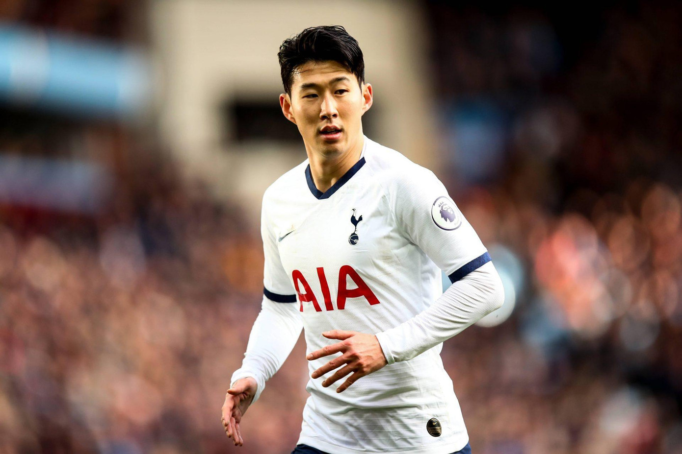 Son Heung Min nắm giữ hạng 4, anh là cầu thủ thuộc biên chế Tottenham Hotspur, đang thi đấu tích cực ở giải Ngoại hạng Anh. Mới đây, Son đứng thứ 10 trong top 10 tiền đạo xuất sắc nhất thế giới do American Insider bình chọn. Đội trưởng đội tuyển bóng đá quốc gia Hàn Quốc đã đi vào lịch sử CLB Tottenham khi trở thành cầu thủ không phải người Anh đầu tiên chạm mốc 100 bàn thắng cho Spurs ở mọi giải đấu. Son Heung Min nắm giữ hạng 4, anh là cầu thủ thuộc biên chế Tottenham Hotspur, đang thi đấu tích cực ở giải Ngoại hạng Anh. Mới đây, Son đứng thứ 10 trong top 10 tiền đạo xuất sắc nhất thế giới do American Insider bình chọn. Đội trưởng đội tuyển bóng đá quốc gia Hàn Quốc đã đi vào lịch sử CLB Tottenham khi trở thành cầu thủ không phải người Anh đầu tiên chạm mốc 100 bàn thắng cho Spurs ở mọi giải đấu.