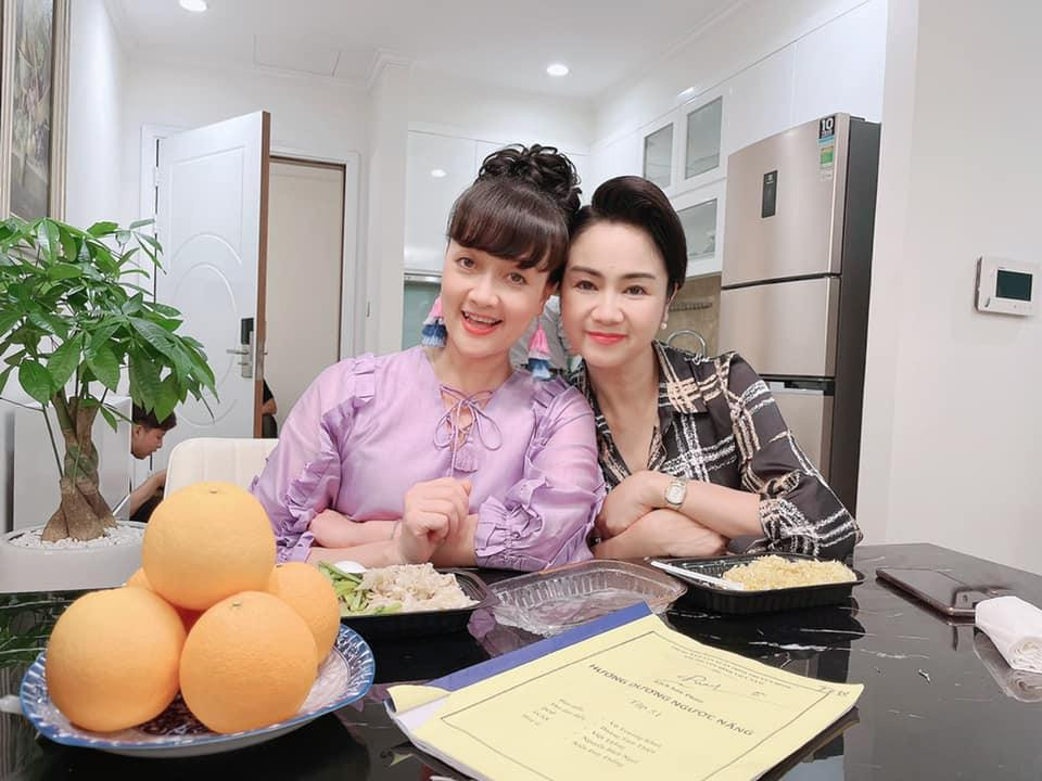 Trong phim cô vào người phụ nữ quyền lực, sắc sảo, lạnh lùng và nhiều toan tính. Nữ nghệ sĩ chấp nhận hóa thân già đi phù hợp với nhân vật dù ngoài đời cô rất xinh đẹp, trẻ trung.