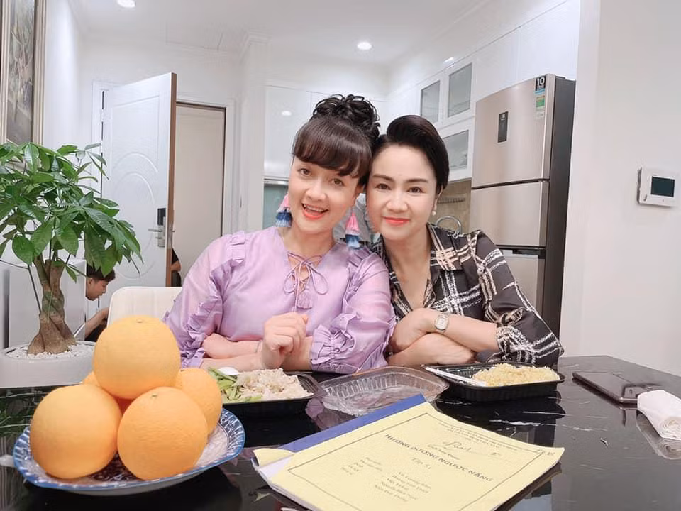 Trong phim cô vào người phụ nữ quyền lực, sắc sảo, lạnh lùng và nhiều toan tính. Nữ nghệ sĩ chấp nhận hóa thân già đi phù hợp với nhân vật dù ngoài đời cô rất xinh đẹp, trẻ trung.
