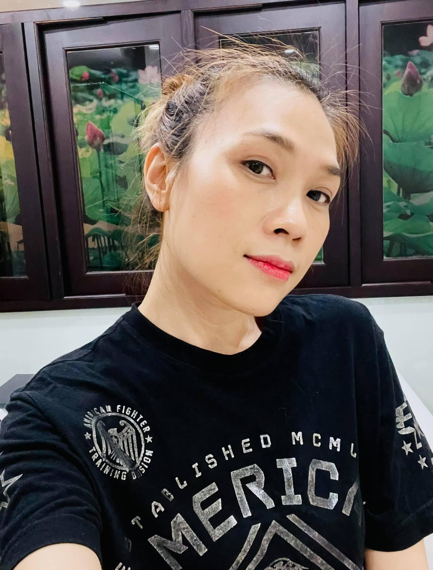 “Chị đẹp” của showbiz Việt từng gây "bão" dư luận bị đồn có quan hệ yêu đương với đàn em kém 11 tuổi Mai Tài Phến nhưng đã lên tiếng phủ nhận. Cô cho biết, mình không muốn công khai nhất đó là chuyện tình cảm. Nếu cô lấy ai đó thì sẽ thông báo rõ ràng
