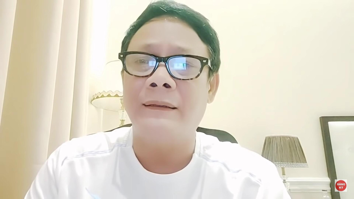 Nghệ sĩ Tấn Hoàng trong video mới nhất đăng tải trên kênh YouTube cá nhân