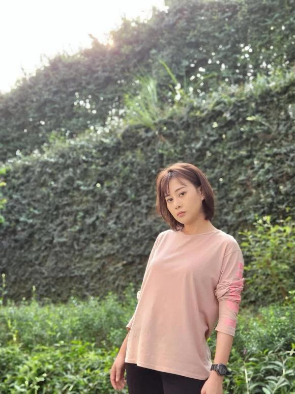 “Tôi cố tình tăng 6 kg để có gương mặt bụ bẫm khi vào vai Phương Nam. Vài năm nay, tôi đã trải qua nhiều trạng thái từ gầy đến béo và thấy tạo hình này là hợp nhất&quot;, Phương Oanh chia sẻ.