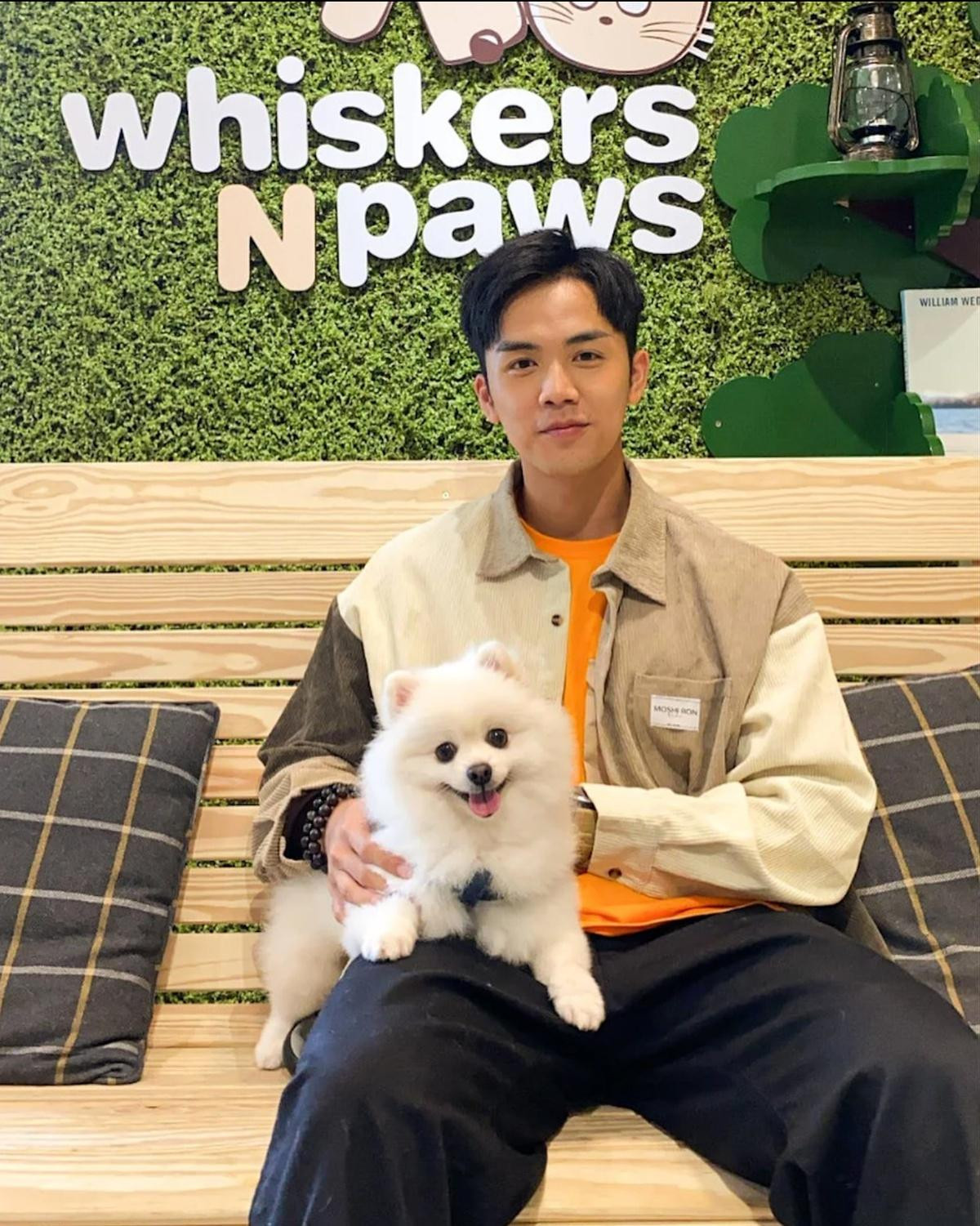 Nam ca sĩ kiêm diễn viên Ngũ Phú Kiều ban đầu được xác định vào vai Trương Vô Kỵ