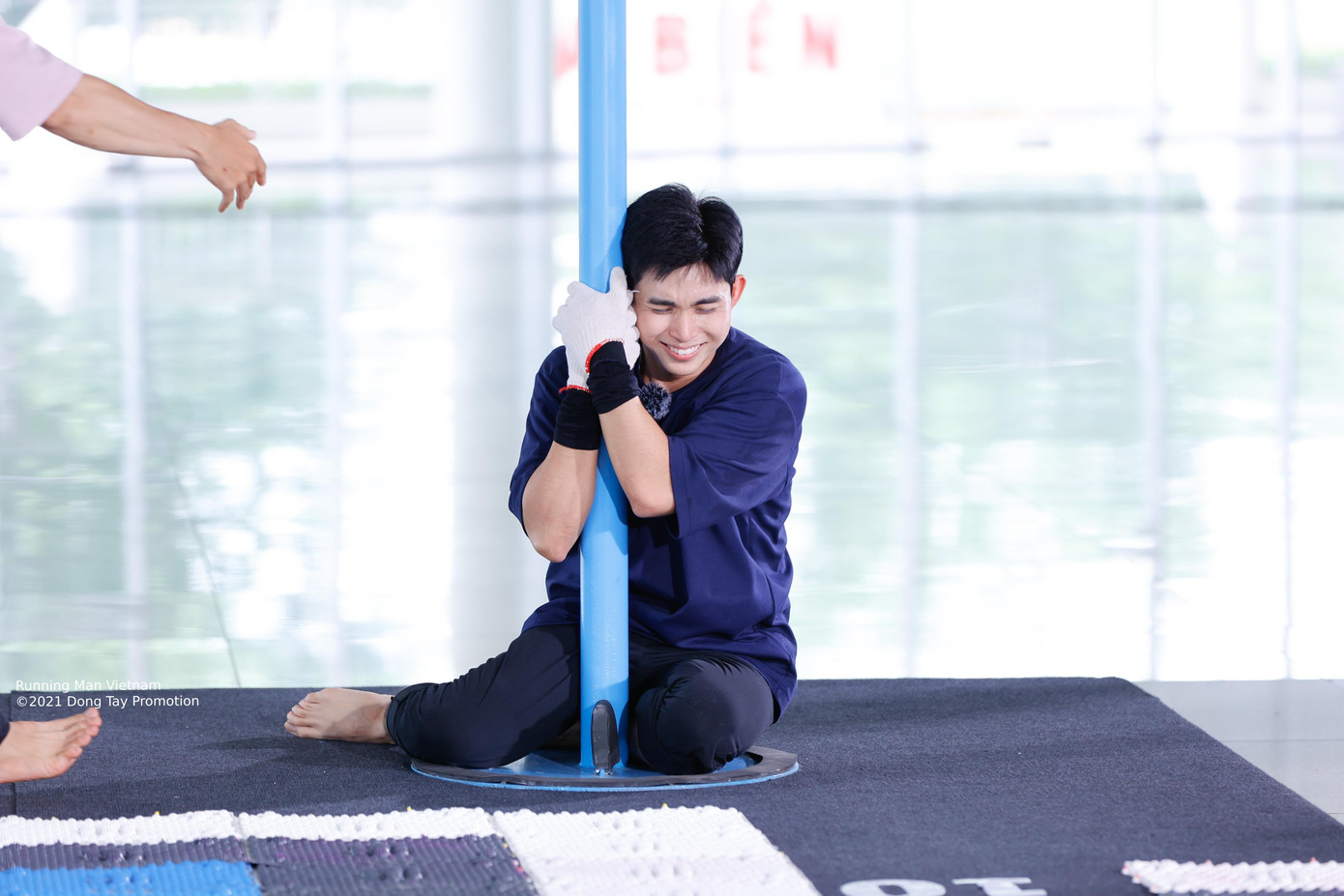 "Thỏ trắng" Jun Phạm cũng không thoát khỏi sự đau đớn.