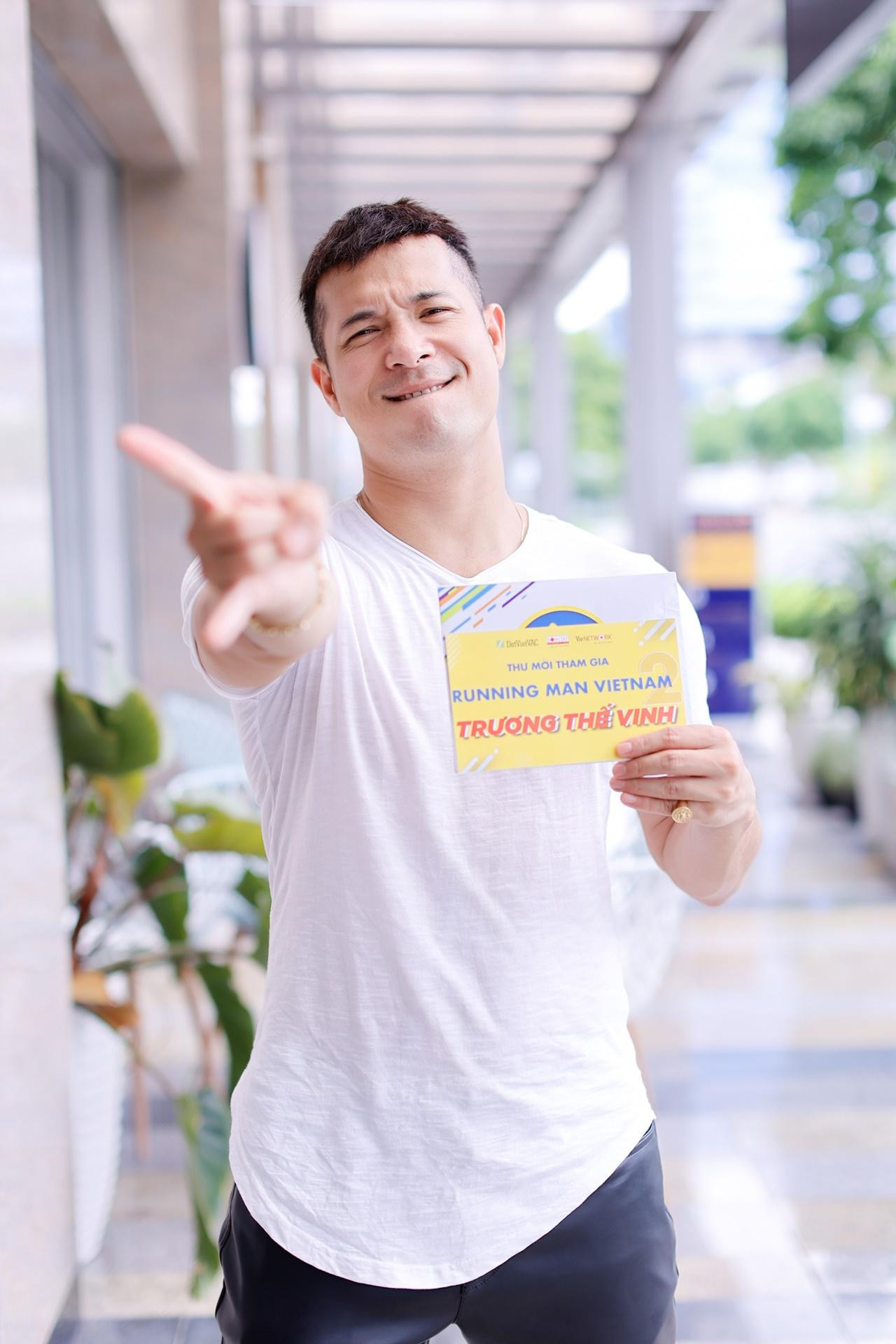 Trương Thế Vinh rất tự hào về sức khỏe và thể lực, đặc biệt là “cánh tay siêu cơ bắp”. Với những lợi thế này, Voi Biển quyết tâm “xé” hết bảng tên của các cast nếu 1 đối 1.