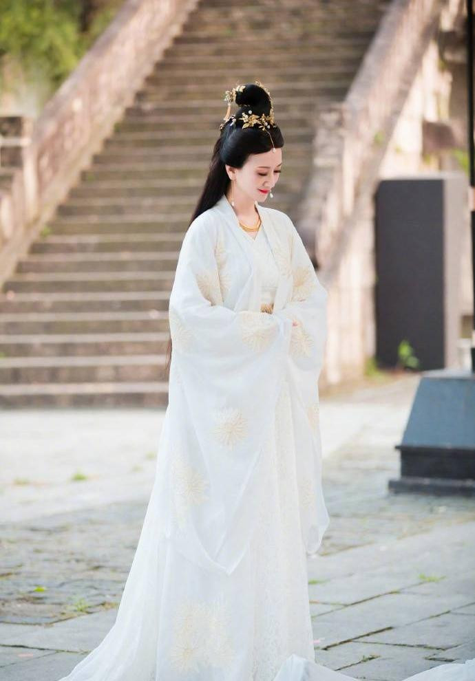 Cùng sự tham gia đặc biệt của Triệu Nhã Chi còn có dàn diễn viên Huỳnh Thánh Y, Na Anh và Dương Tử tái hiện lại các phiên bản Bạch Xà trên màn ảnh trước đây