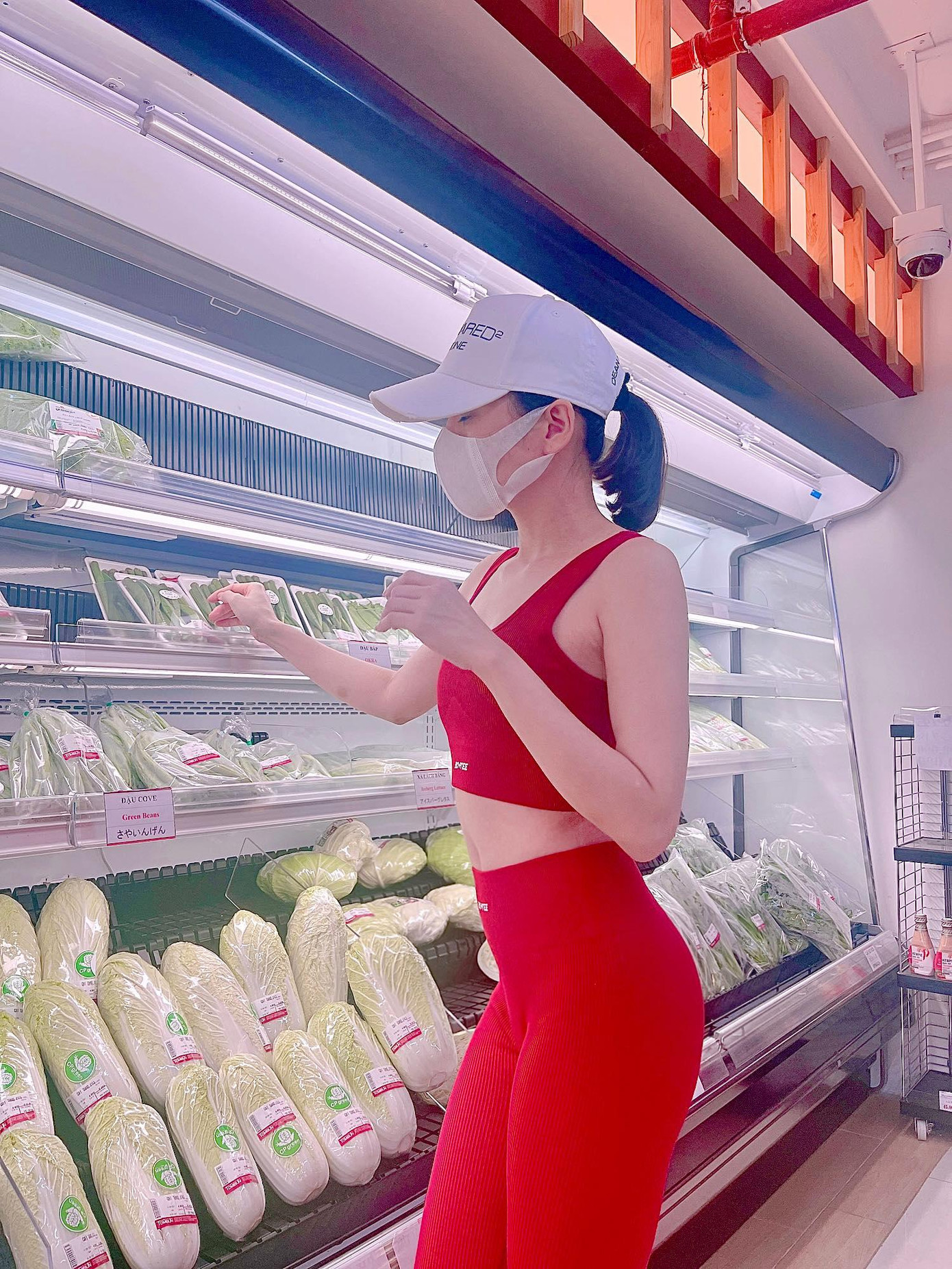 Lệ Quyên khoe thân hình trẻ trung như gái đôi mươi trong bộ đồ tập bó sát