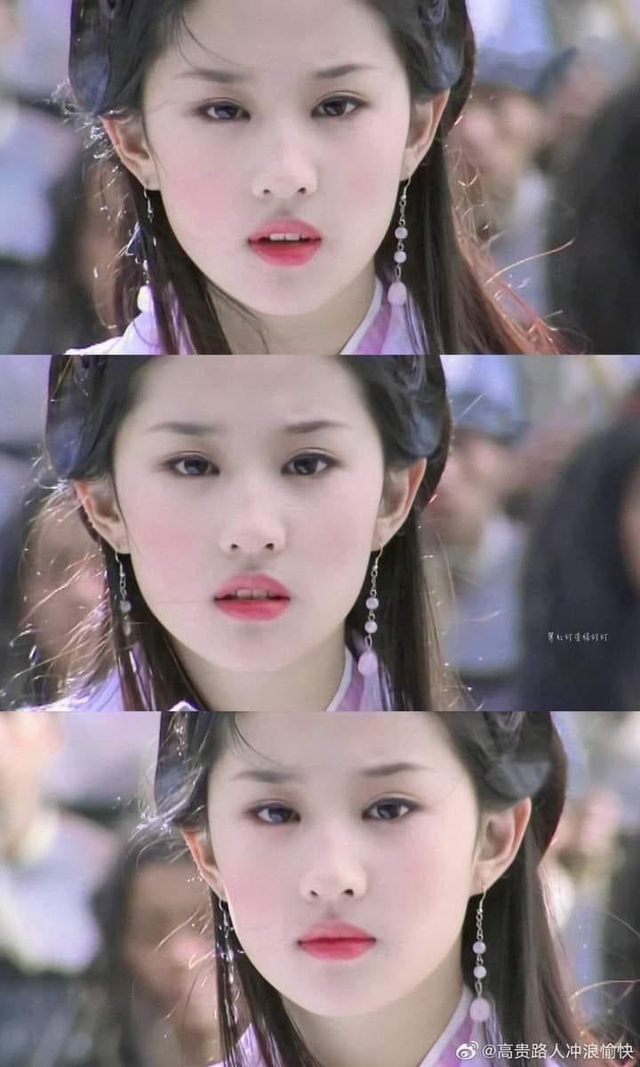 Đây có thể gọi là một trong những tạo hình kinh điển nhất của Lưu Diệc Phi. Nữ diễn viên sở hữu ngoại hình xinh đẹp thoát tục, khí chất cao sang, tinh khôi khiến nhiều người mê đắm ngay từ cái nhìn đầu tiên.