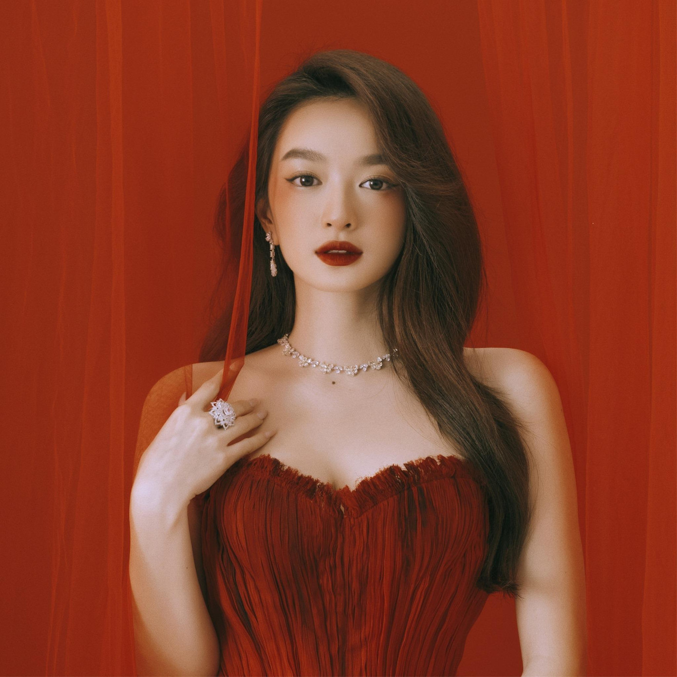 Mỹ nhân sinh năm 1999 đã có trong tay nhiều vai diễn ấn tượng qua nhiều năm lăn lộn trong nghề. Điển hình phải kể đến: Em chưa 18, Tiệc trăng máu, Gái già lắm chiêu V…. Mỹ nhân sinh năm 1999 đã có trong tay nhiều vai diễn ấn tượng qua nhiều năm lăn lộn trong nghề. Điển hình phải kể đến: Em chưa 18, Tiệc trăng máu, Gái già lắm chiêu V….