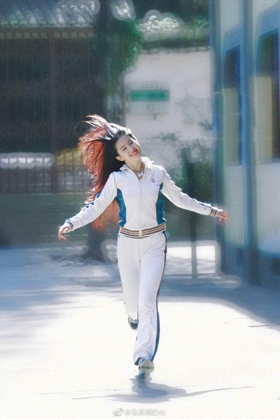 Nét tươi trẻ, trong trẻo của Lưu Diệc Phi dễ khiến người đối diện xao xuyến. Nét tươi trẻ, trong trẻo của Lưu Diệc Phi dễ khiến người đối diện xao xuyến.