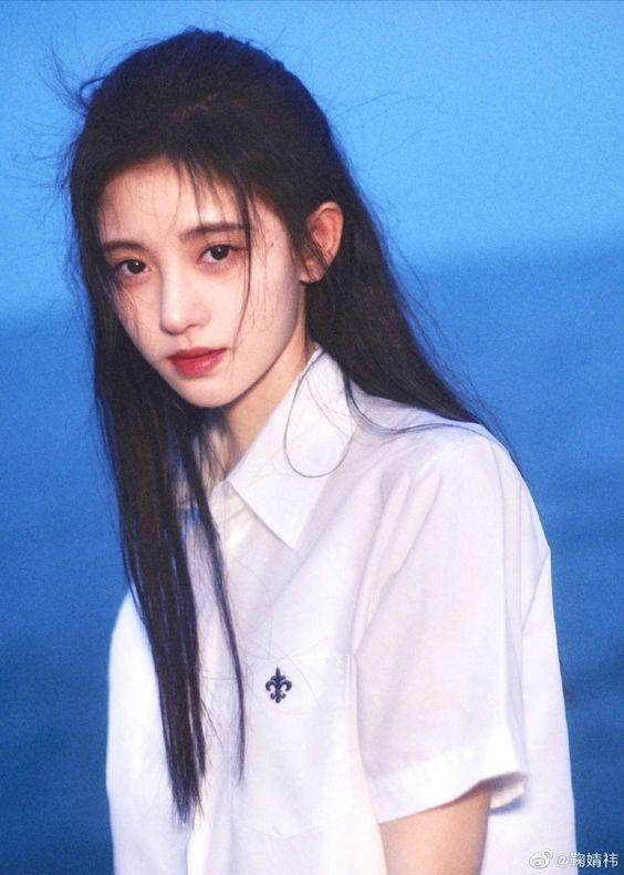 "Mỹ nữ 4000 năm" Cúc Tịnh Y "Mỹ nữ 4000 năm" Cúc Tịnh Y