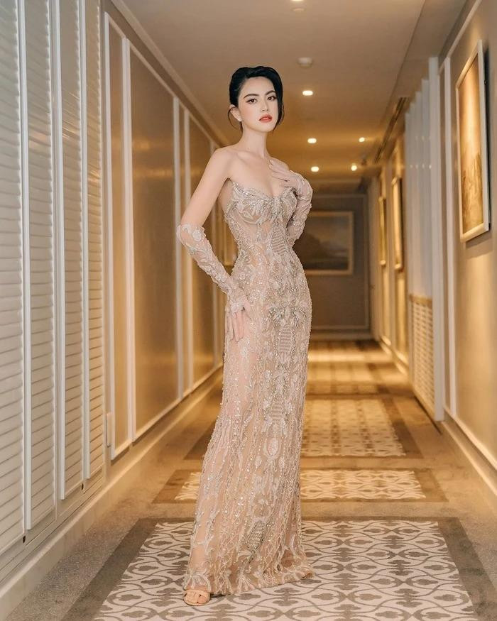 Nữ diễn viên được khán giả Việt Nam biết đến và yêu mến khi thủ vai chính trong "Tình người duyên ma" và đóng MV "Chạy ngay đi" của ca sĩ Sơn Tùng M-TP. Nữ diễn viên được khán giả Việt Nam biết đến và yêu mến khi thủ vai chính trong "Tình người duyên ma" và đóng MV "Chạy ngay đi" của ca sĩ Sơn Tùng M-TP.